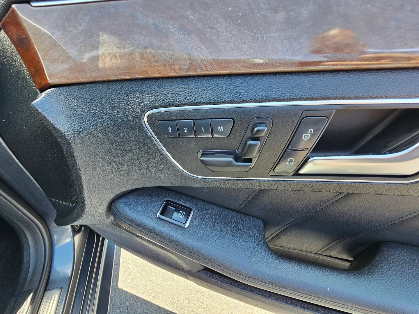 2012 Mercedes Benz E 350 photo 30