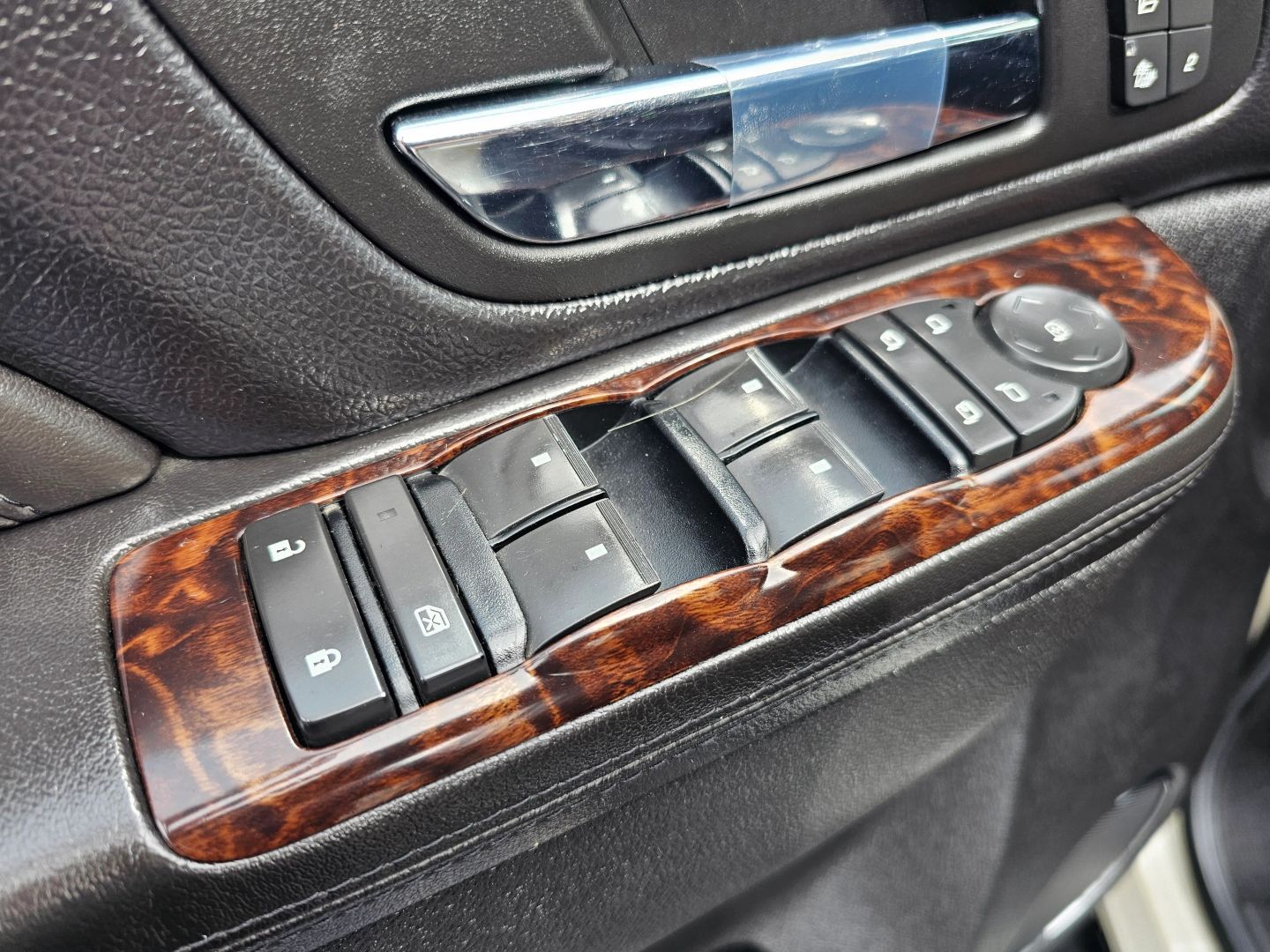 2010 Gmc Yukon Denali photo 12