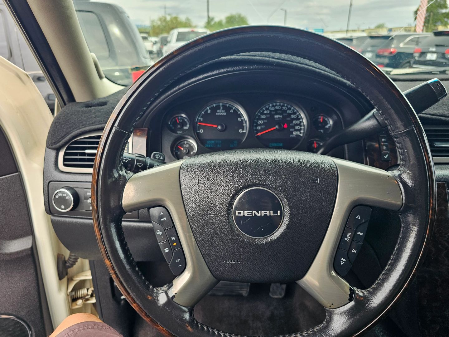 2010 Gmc Yukon Denali photo 14
