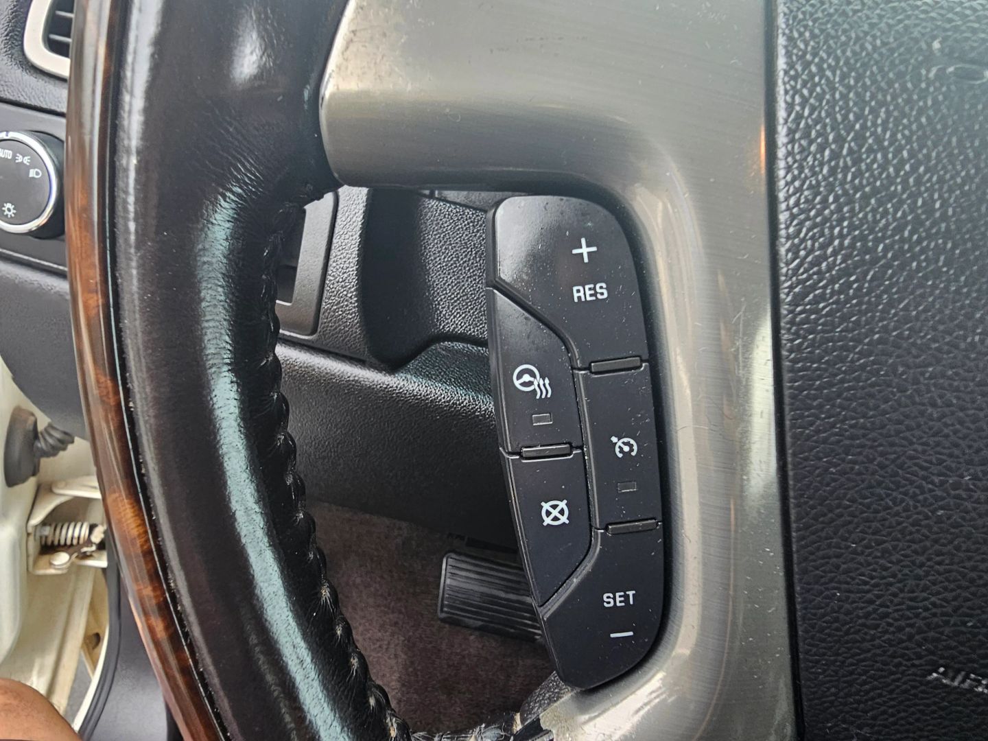2010 Gmc Yukon Denali photo 16