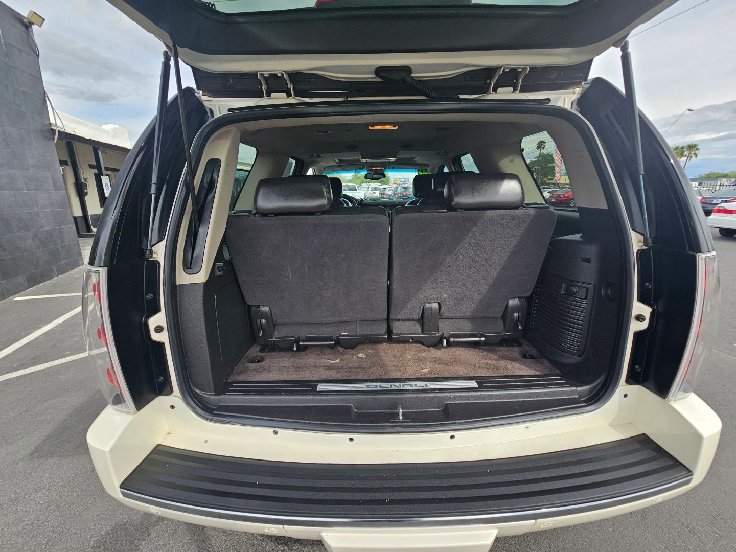 2010 Gmc Yukon Denali photo 24