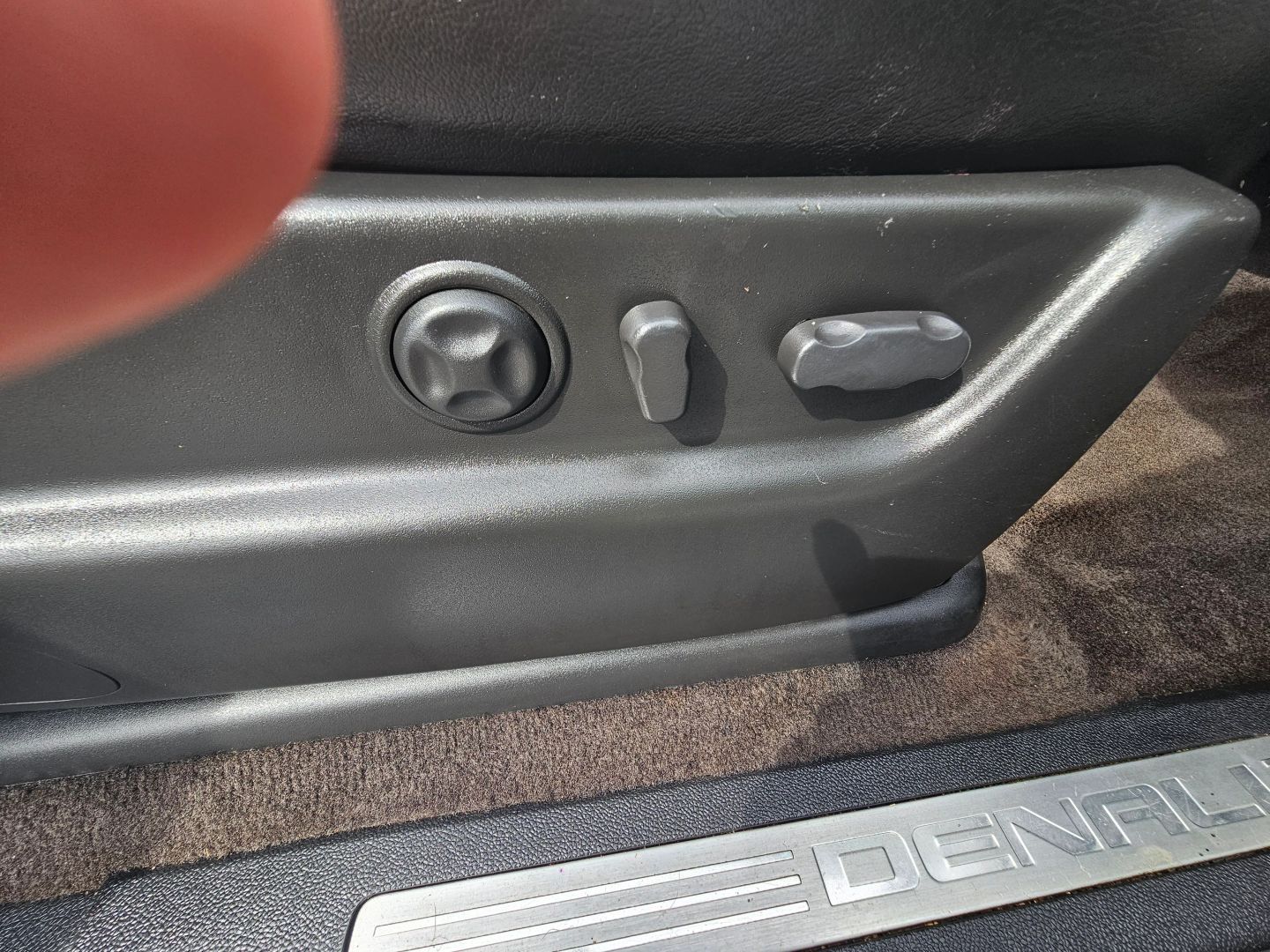 2010 Gmc Yukon Denali photo 29