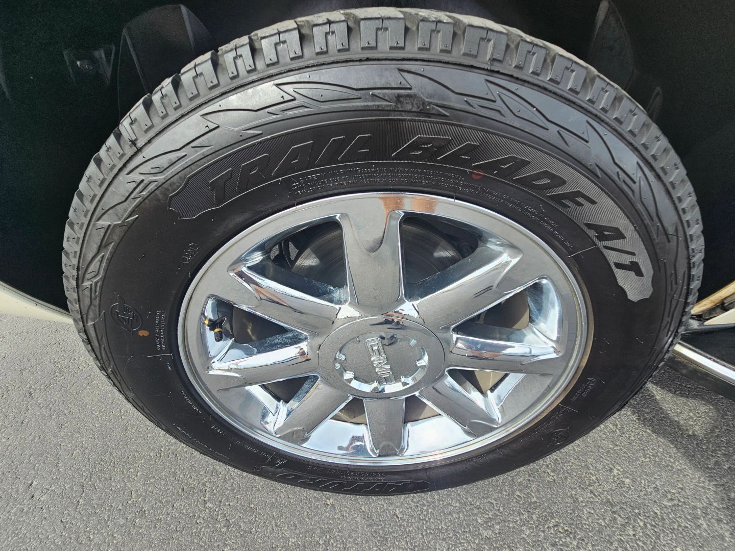 2010 Gmc Yukon Denali photo 32