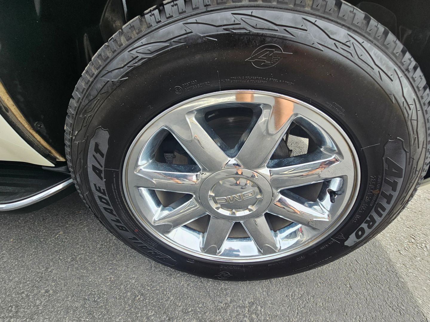 2010 Gmc Yukon Denali photo 33