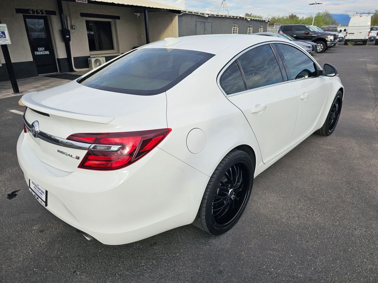 2017 Buick Regal Sport Touring photo 3