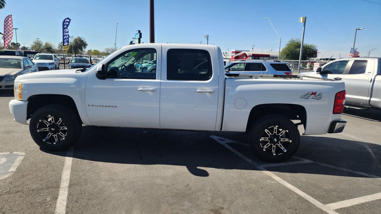 Chevrolet Silverado photo 7