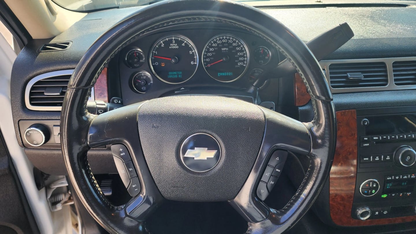 Chevrolet Silverado photo 24