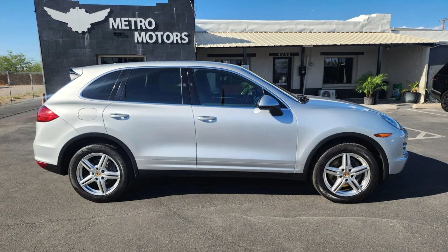 View vehicle photo 3