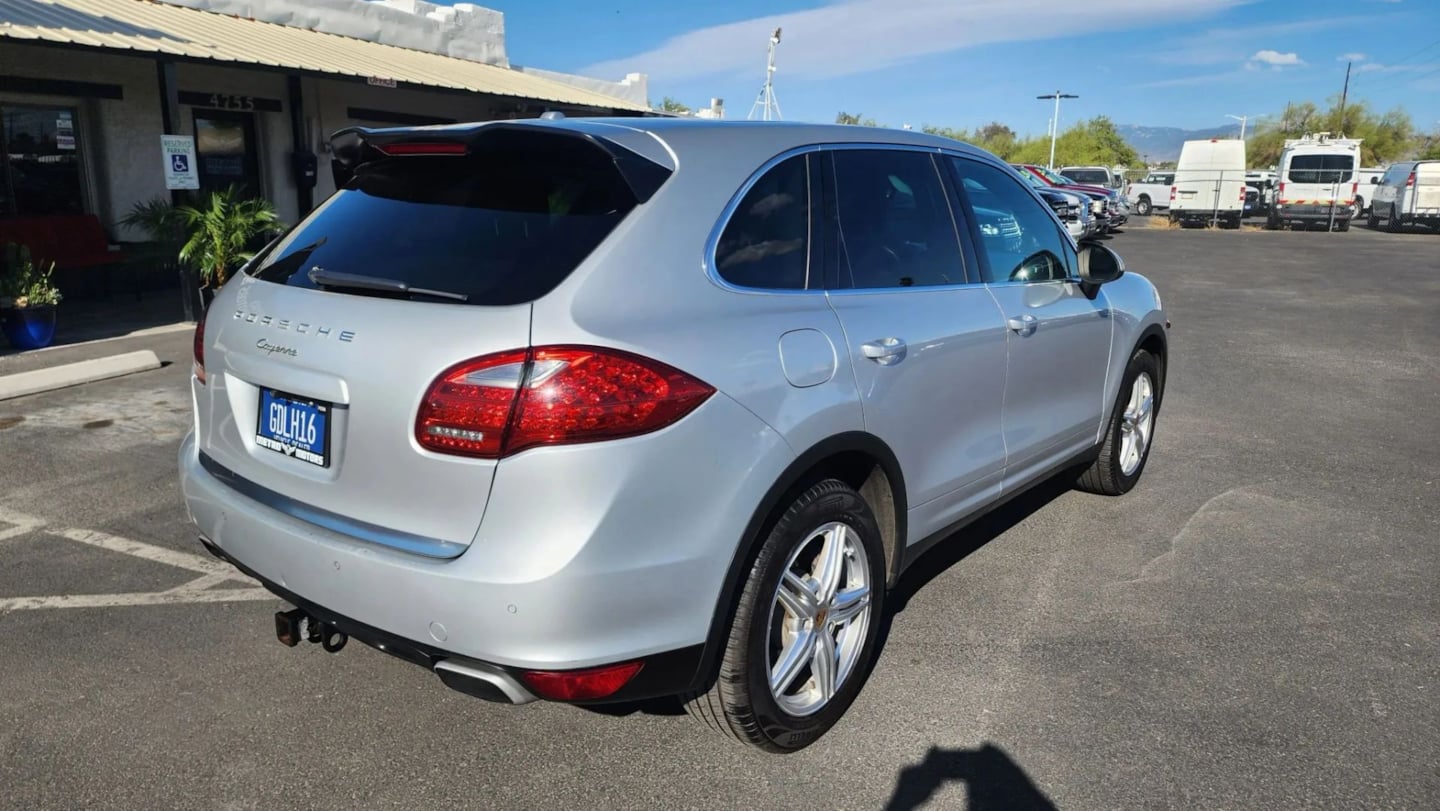 View vehicle photo 4