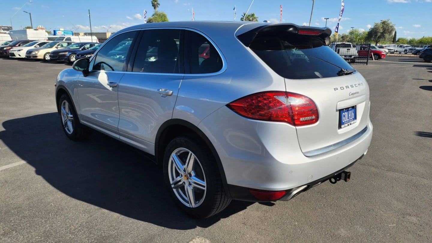 View vehicle photo 6