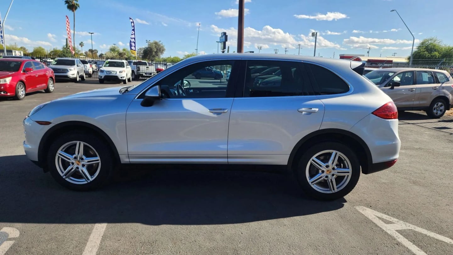 View vehicle photo 7