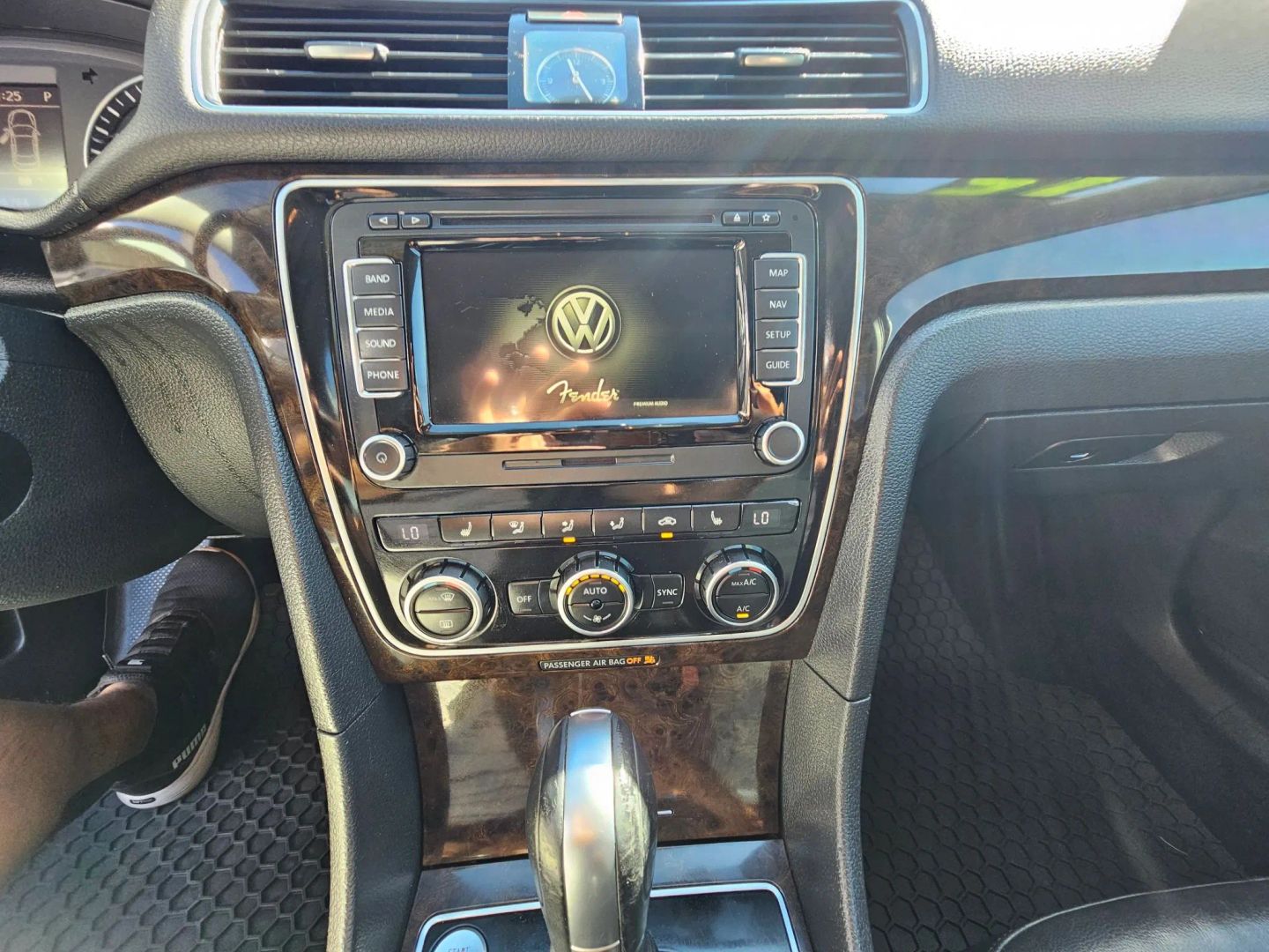 2015 Volkswagen Passat SEL Premium - Photo 19