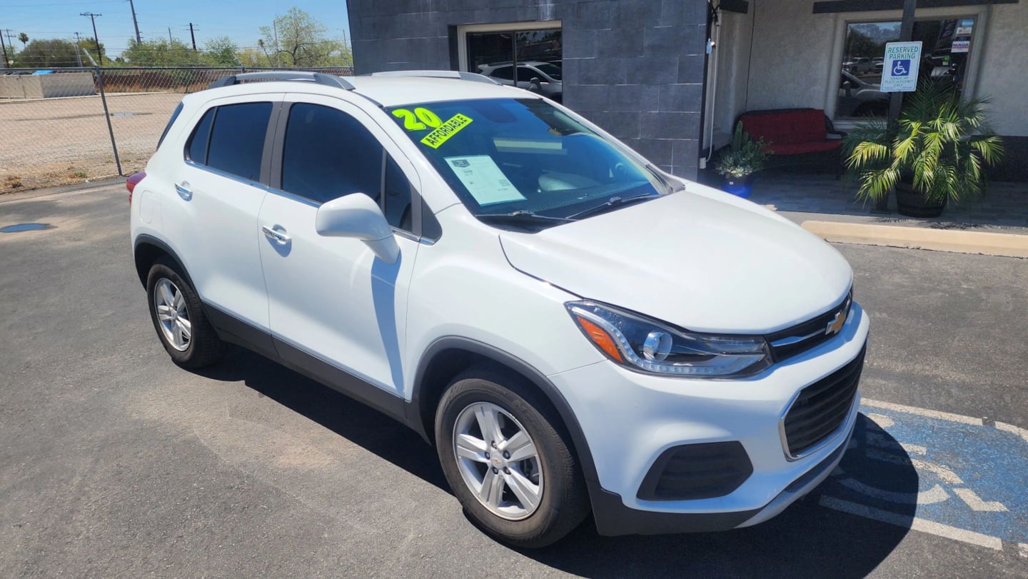 2020 Chevrolet Trax LT - Photo 2