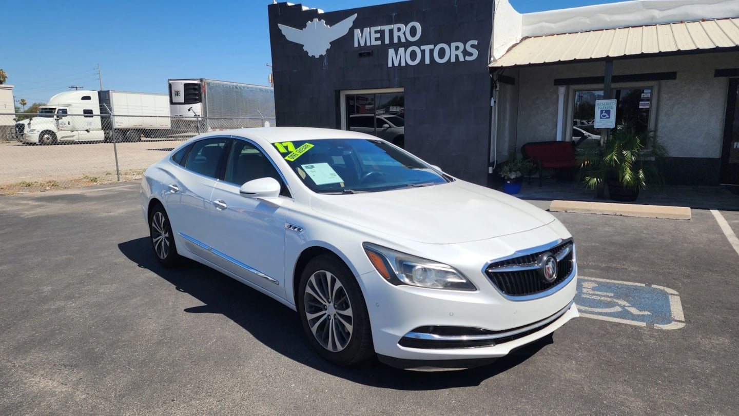 Buick LaCrosse photo 2
