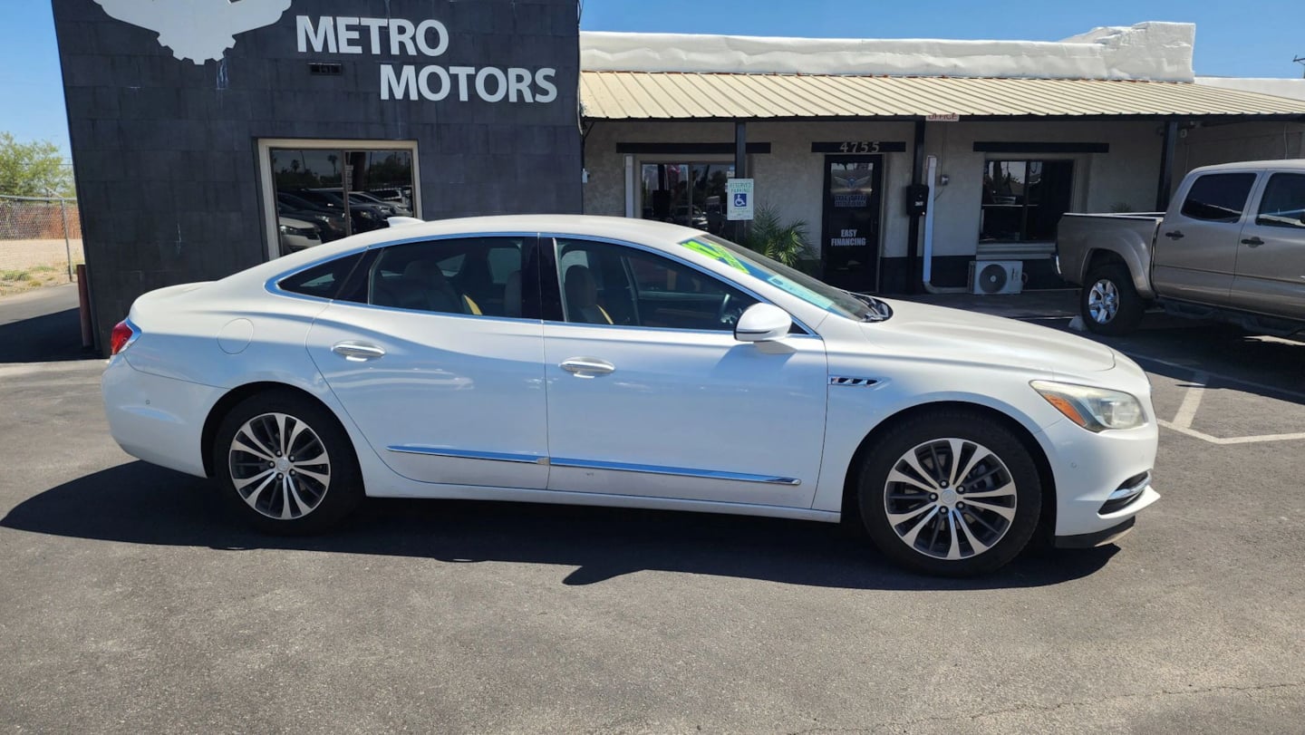 Buick LaCrosse photo 3