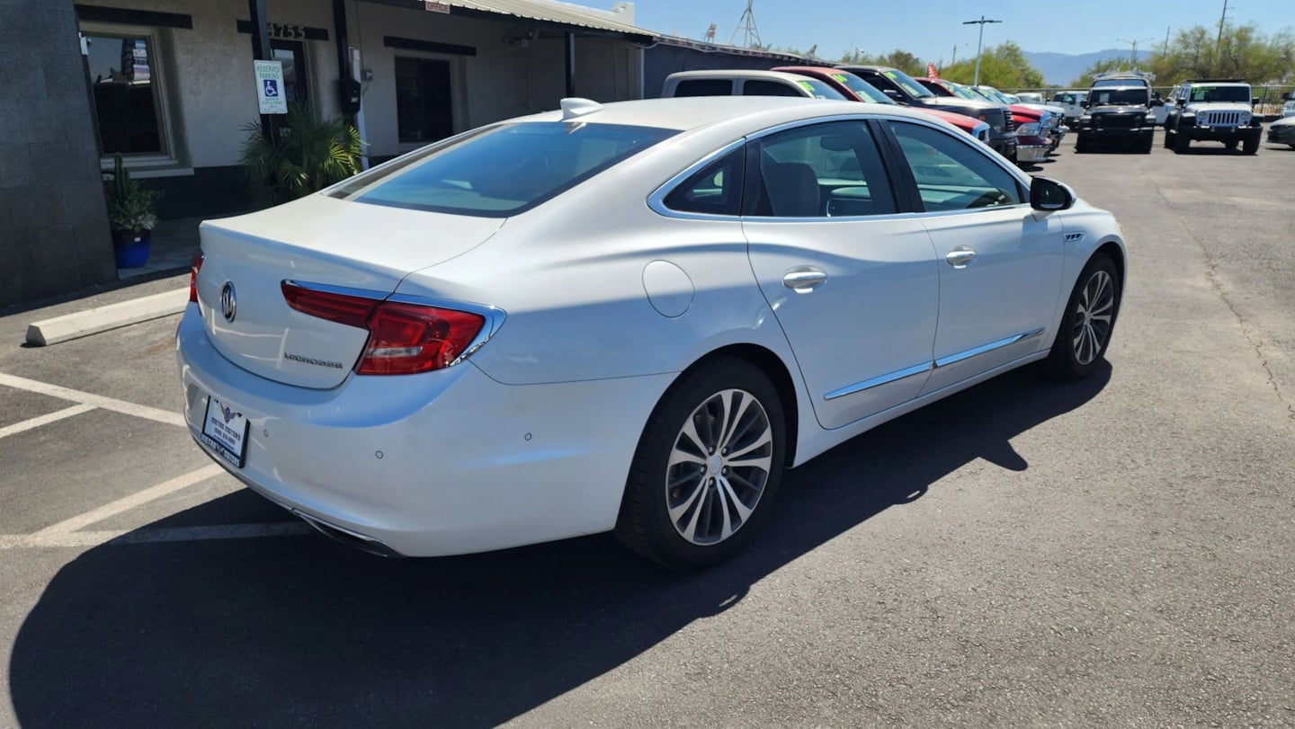 Buick LaCrosse photo 4