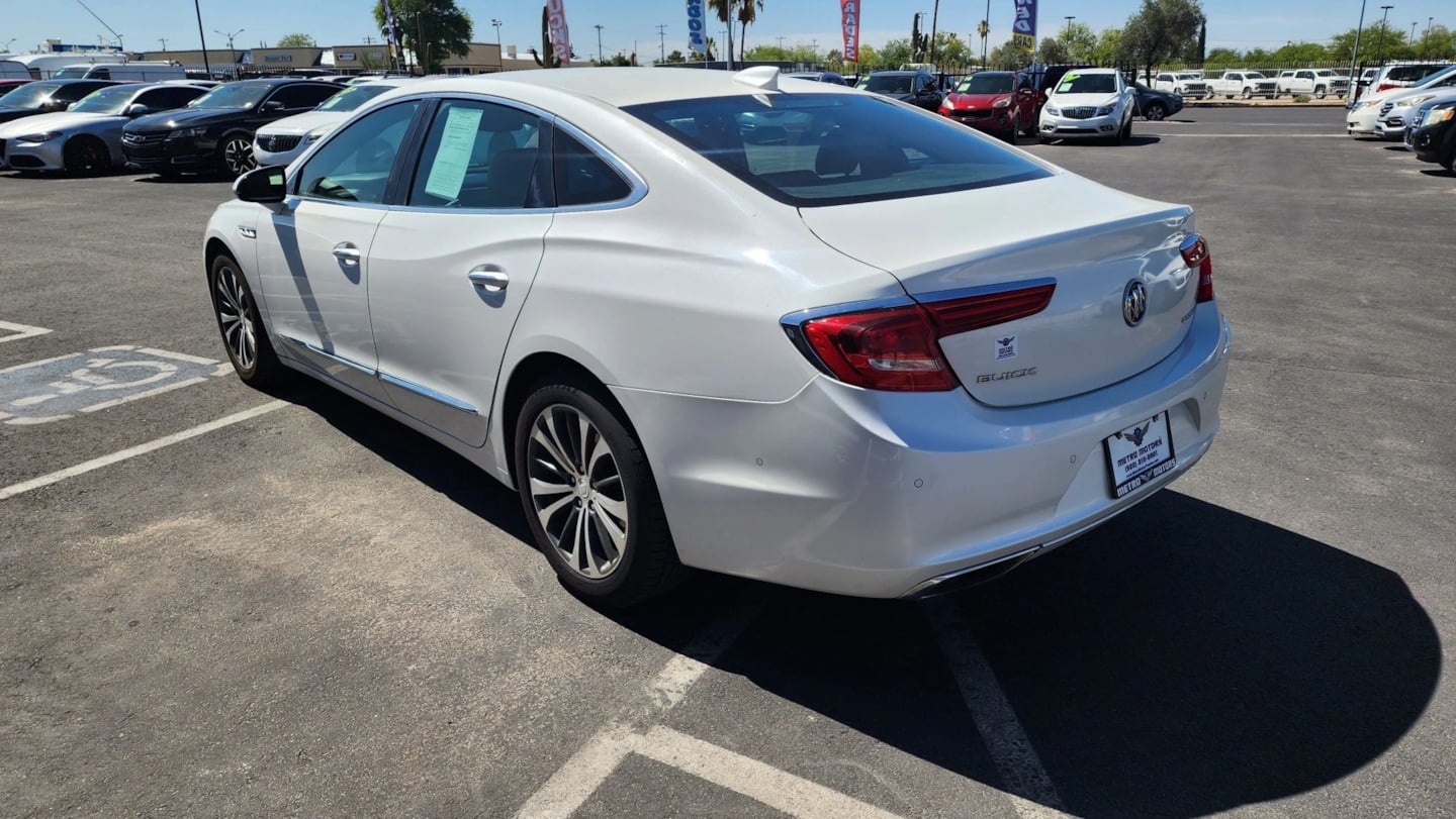 Buick LaCrosse photo 6