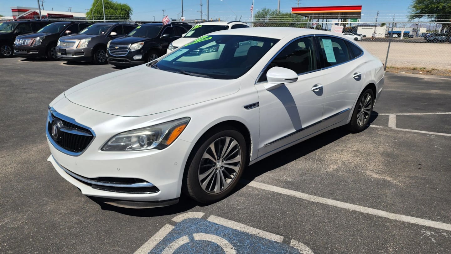 Buick LaCrosse photo 8