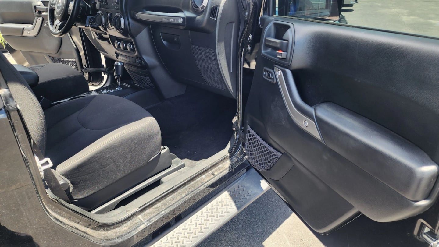 Jeep Wrangler JK photo 12