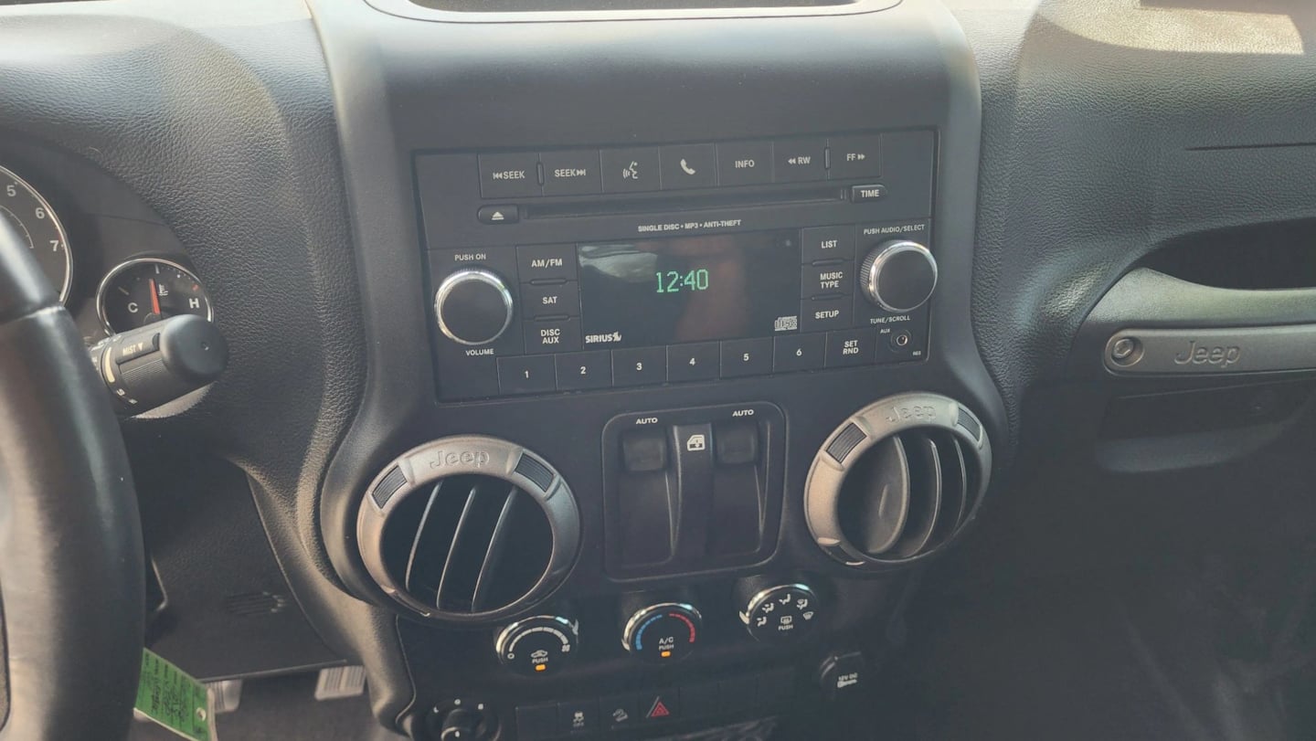 Jeep Wrangler JK photo 19