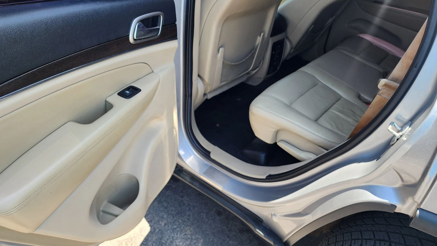Jeep Grand Cherokee photo 12