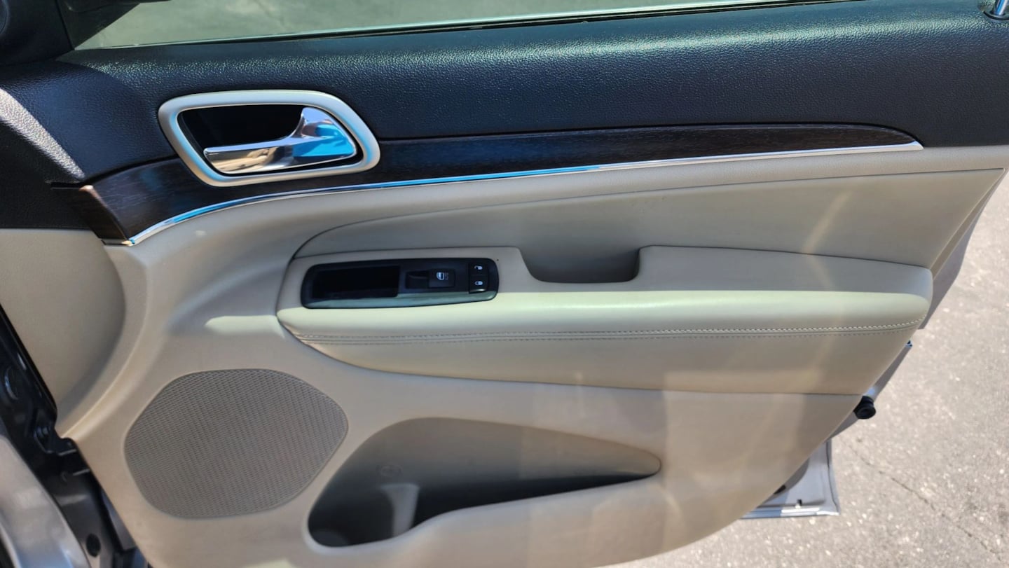 Jeep Grand Cherokee photo 19