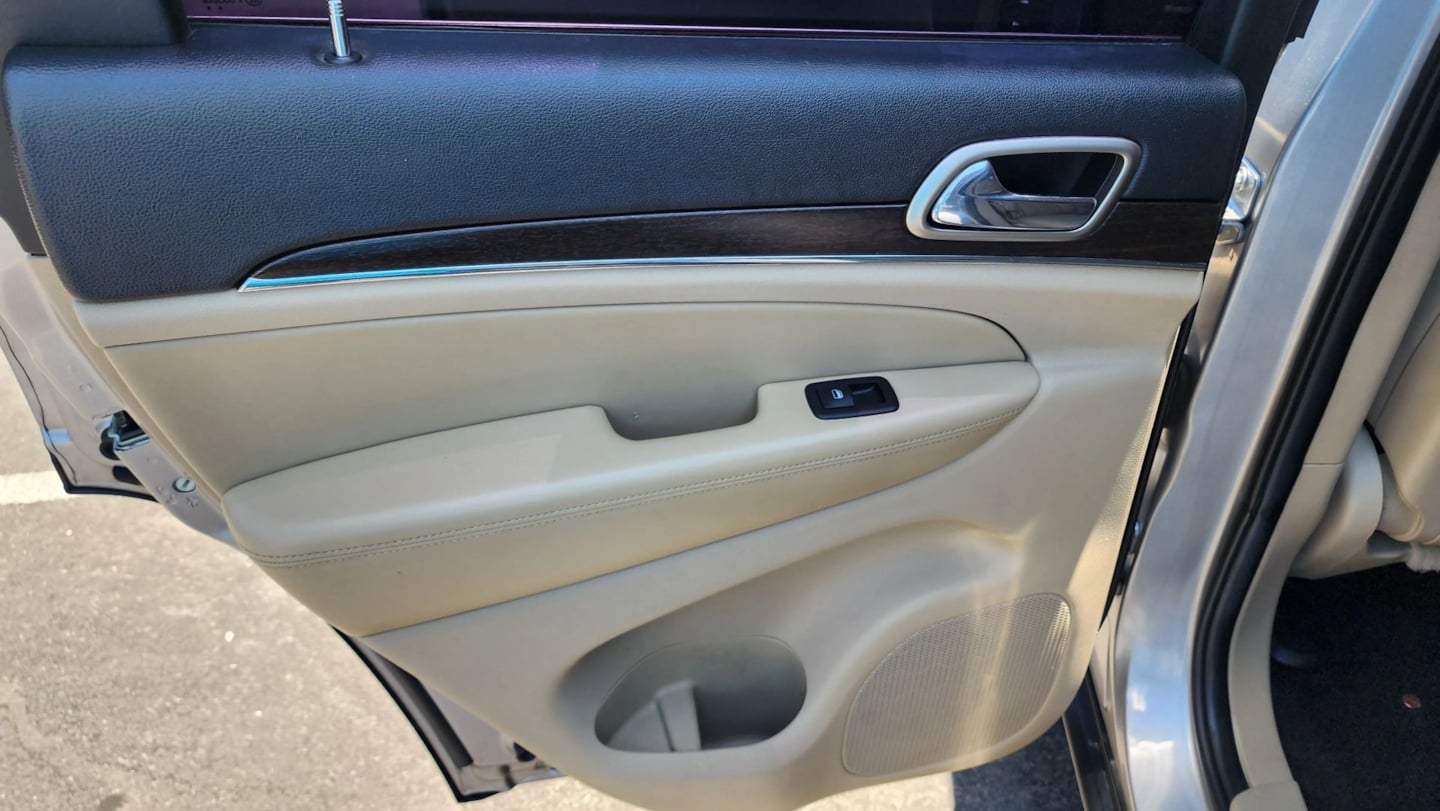 Jeep Grand Cherokee photo 21