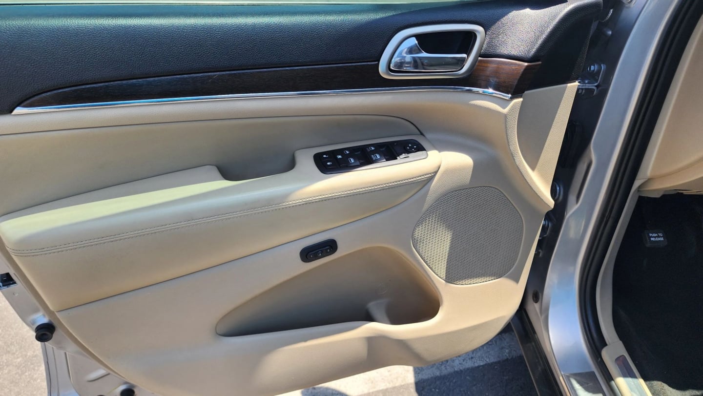 Jeep Grand Cherokee photo 22