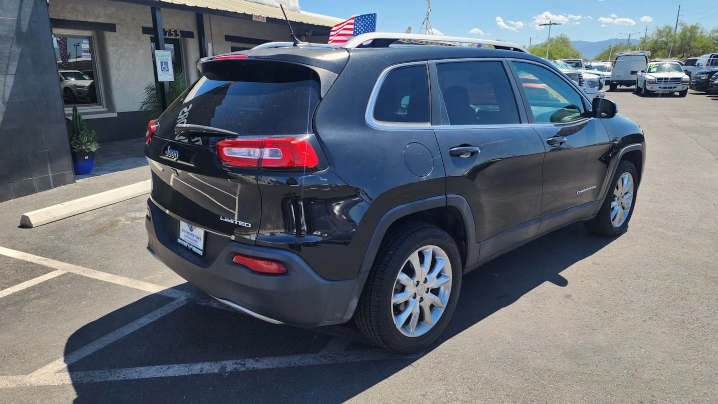 Jeep Cherokee photo 4