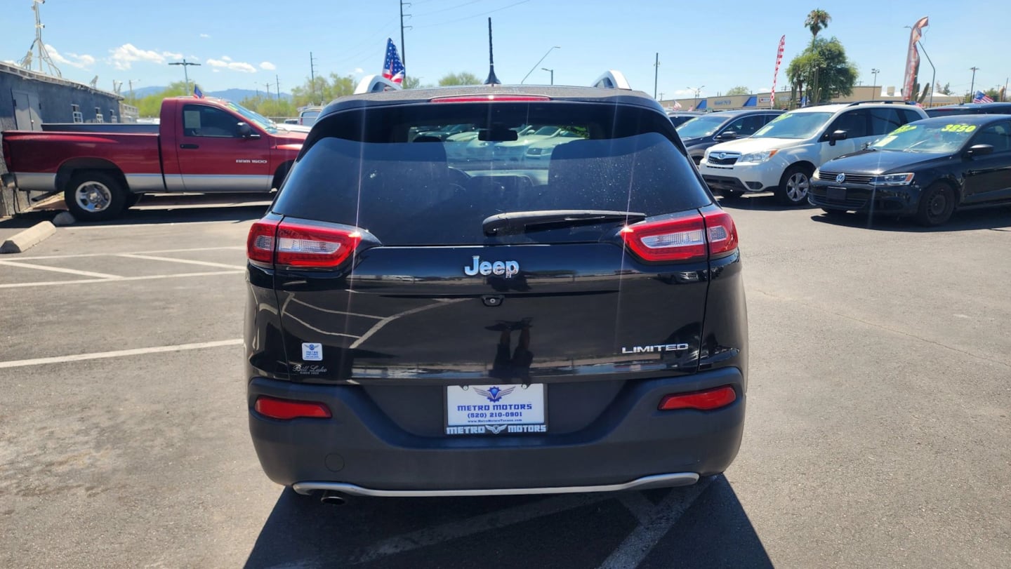Jeep Cherokee photo 5