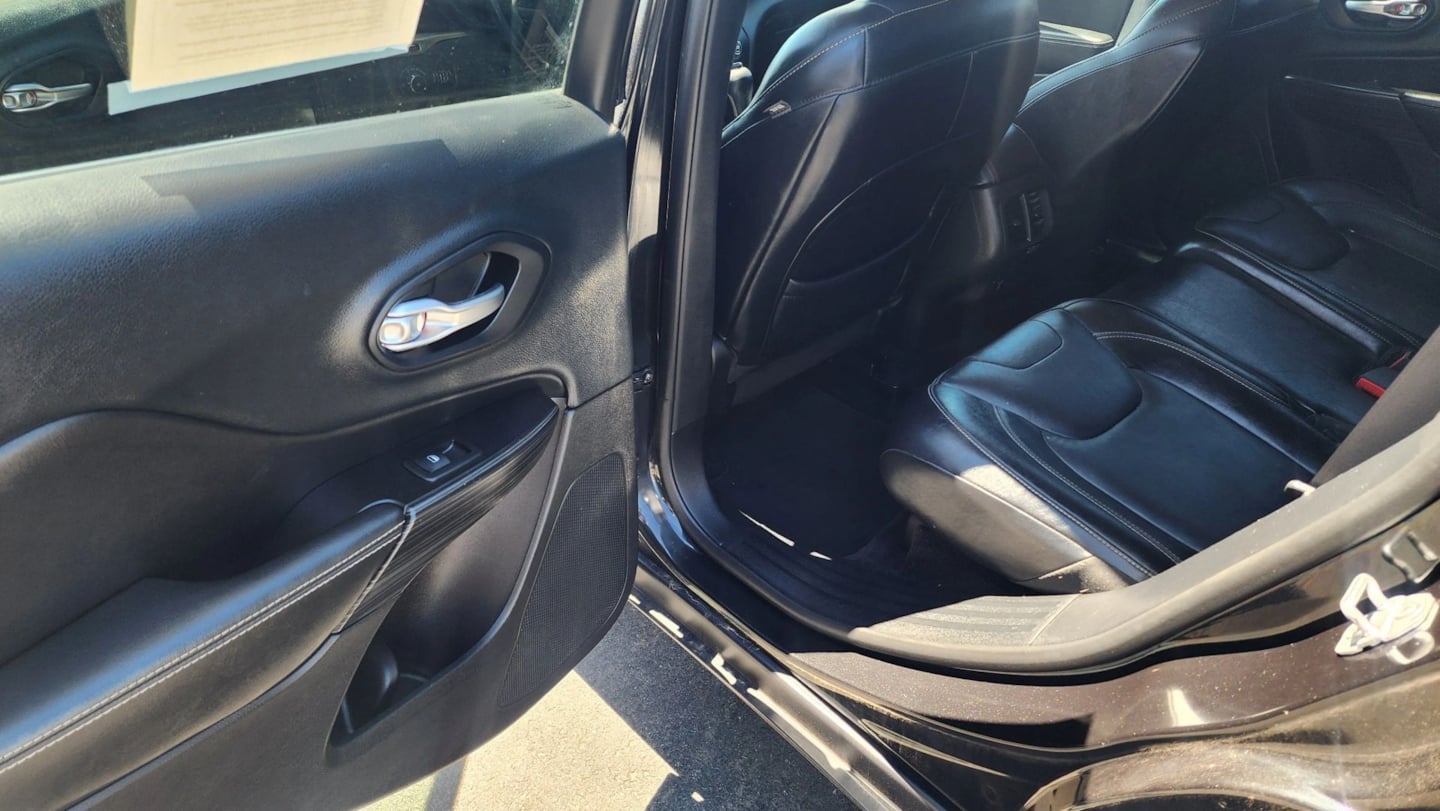 Jeep Cherokee photo 12