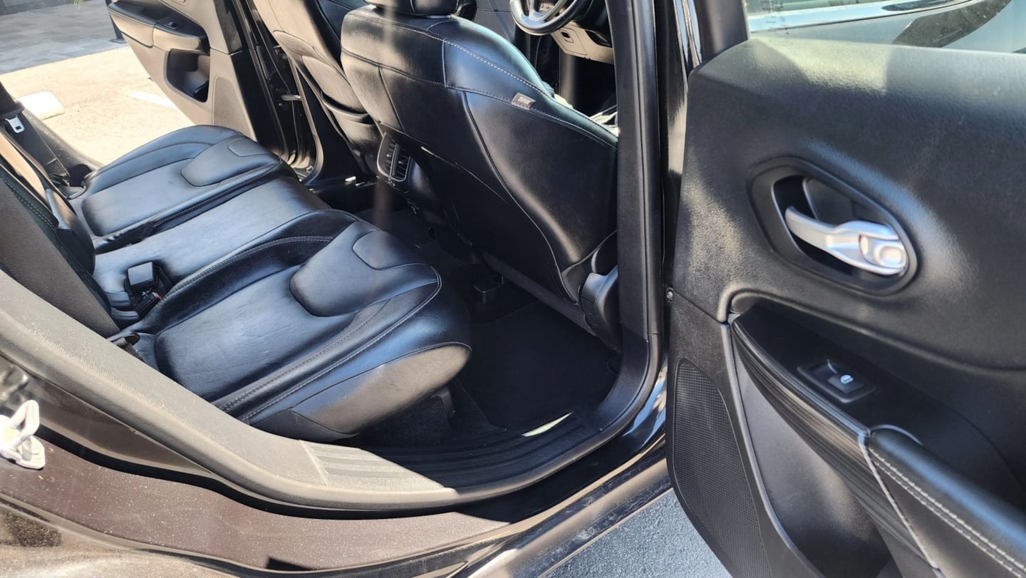 Jeep Cherokee photo 14