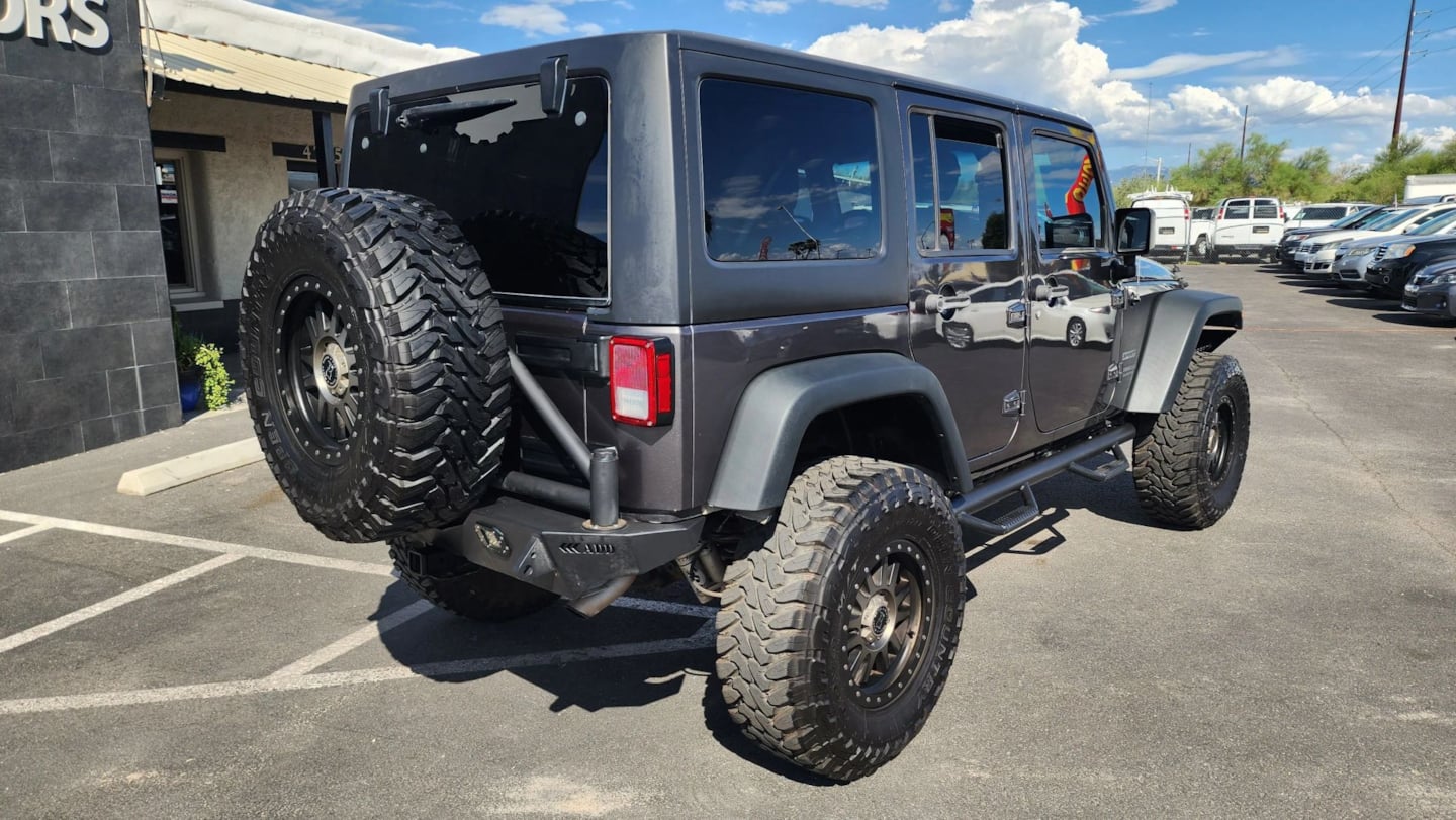 Jeep Wrangler photo 4