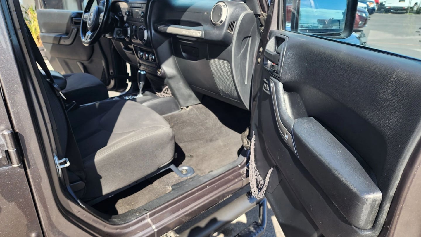 Jeep Wrangler photo 16
