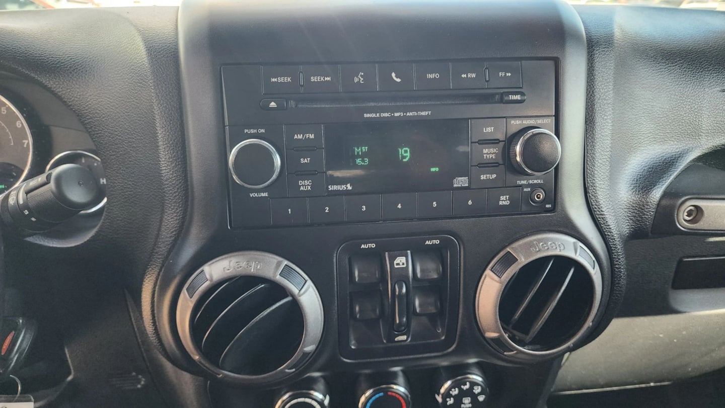 Jeep Wrangler photo 25