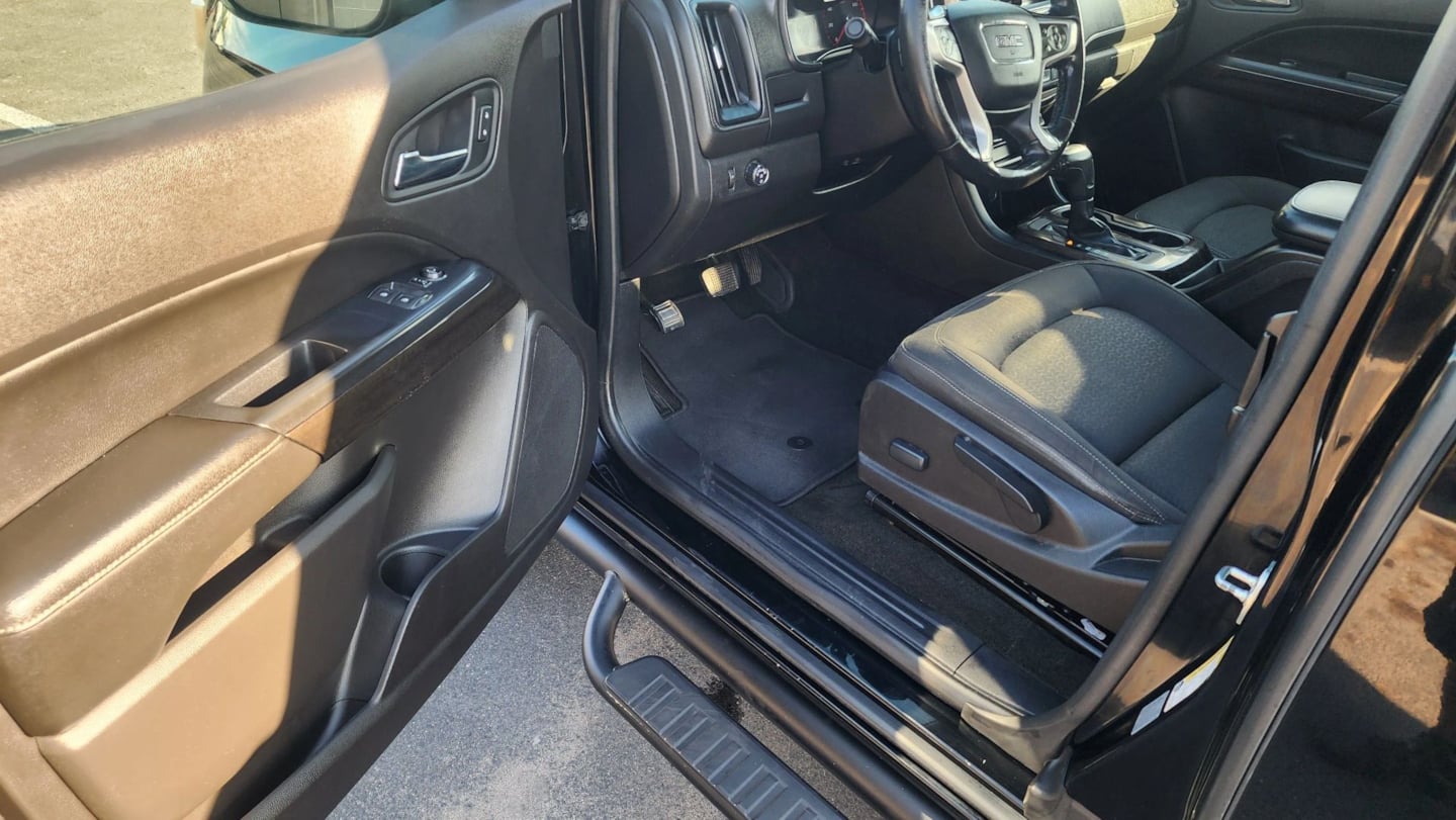 GMC Canyon photo 10