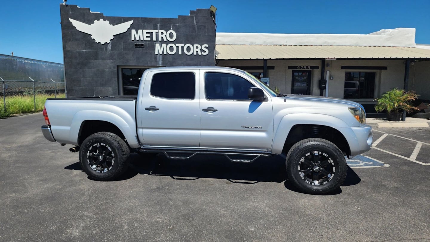 Toyota Tacoma photo 3