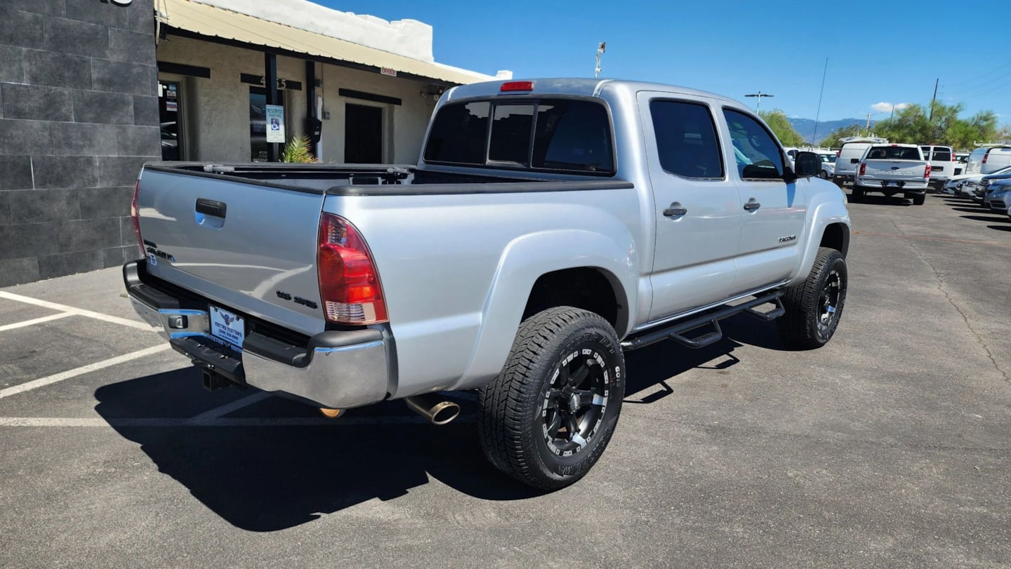 Toyota Tacoma photo 4
