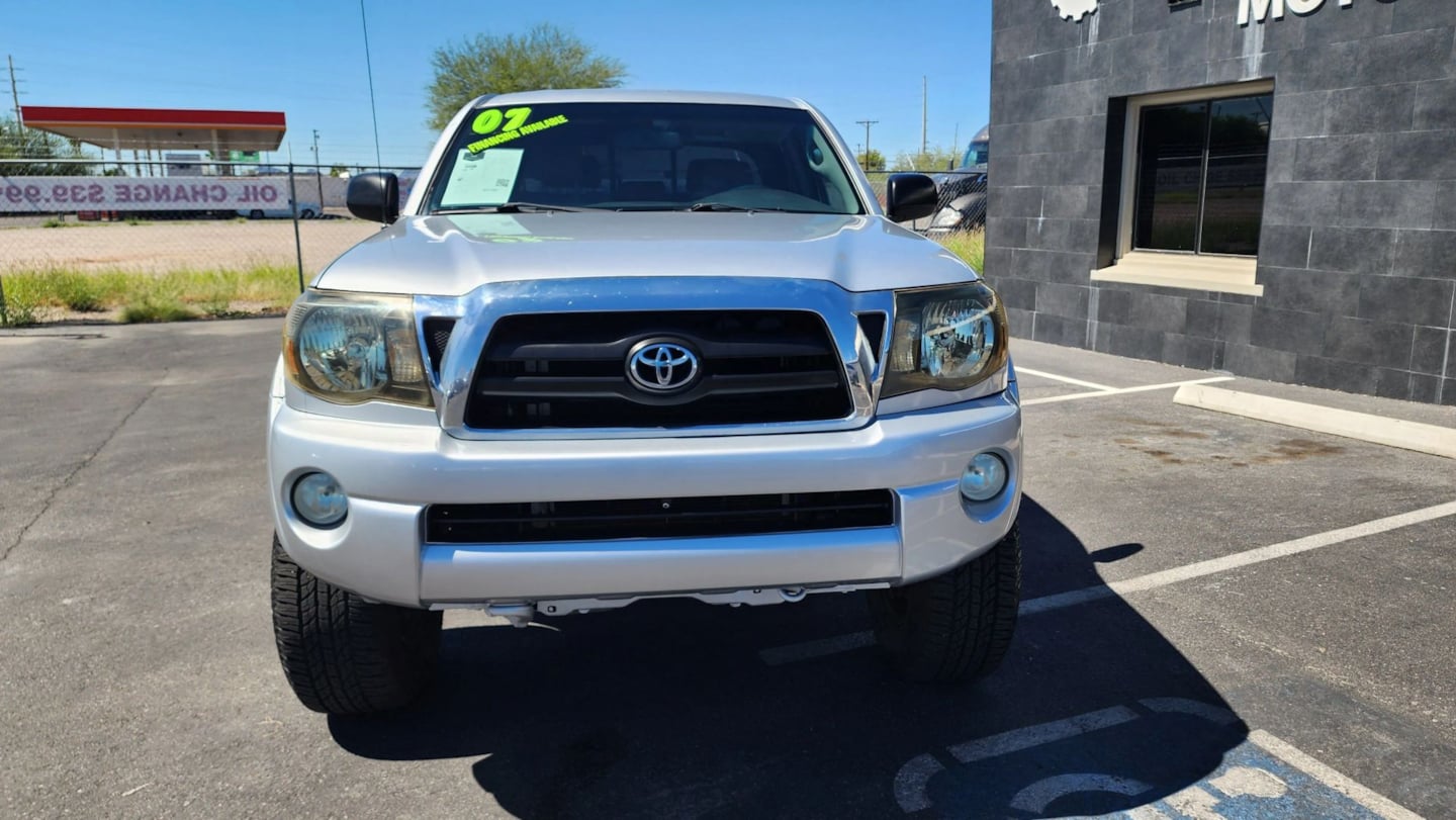 Toyota Tacoma photo 9