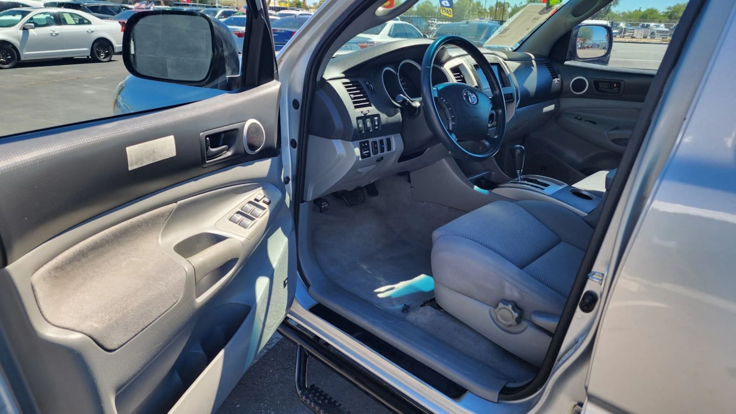 Toyota Tacoma photo 10