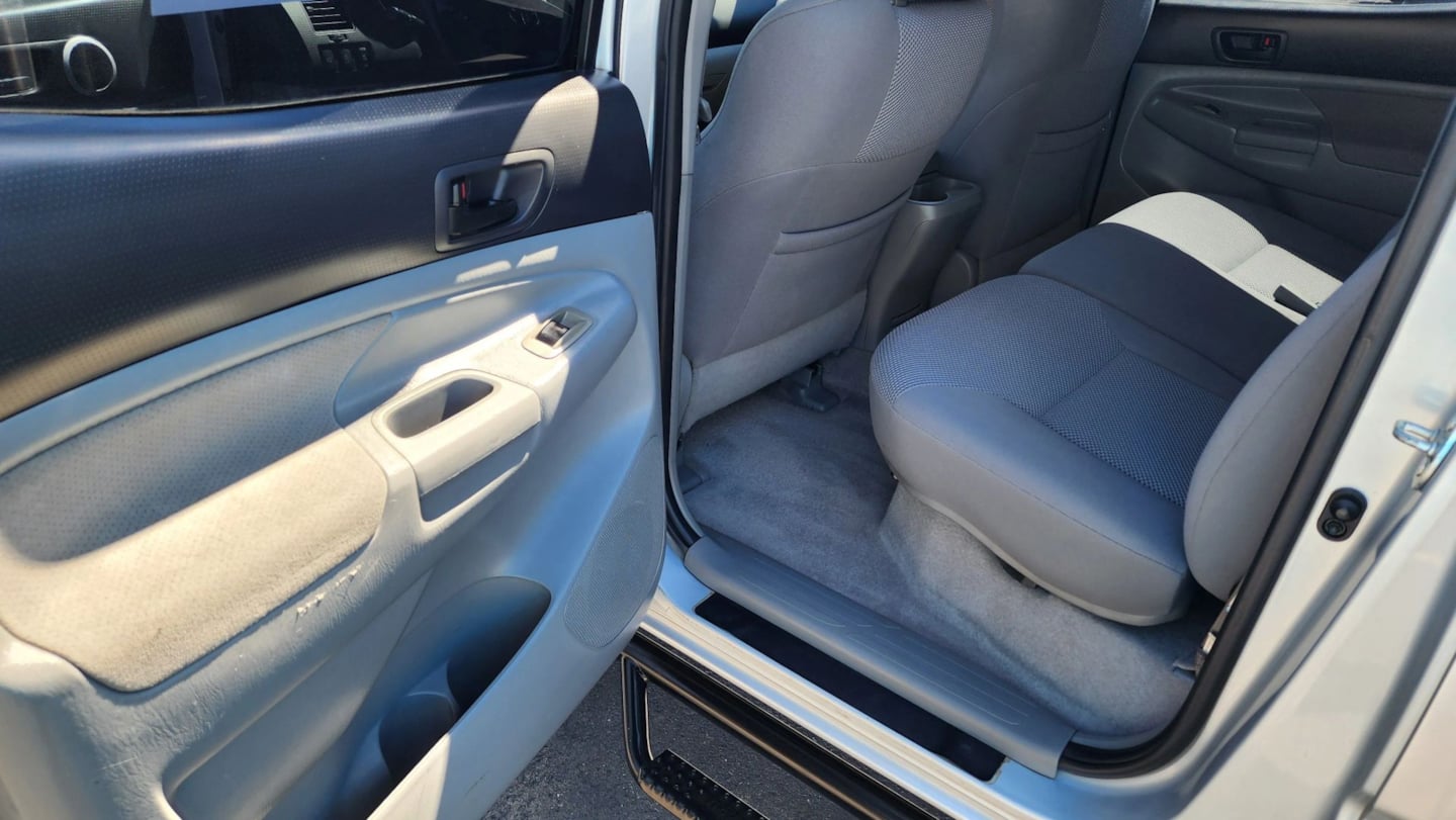 Toyota Tacoma photo 12