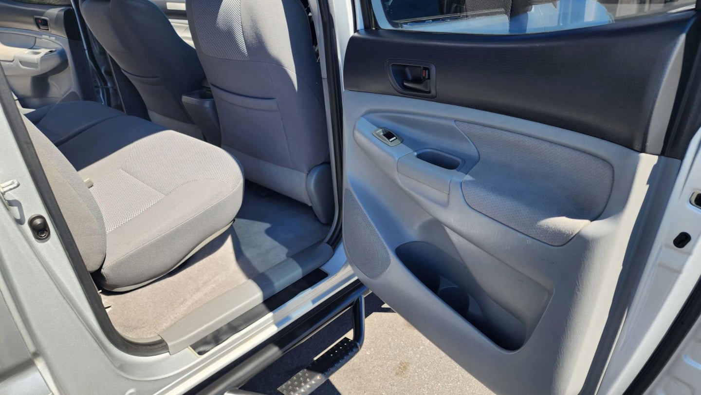 Toyota Tacoma photo 15