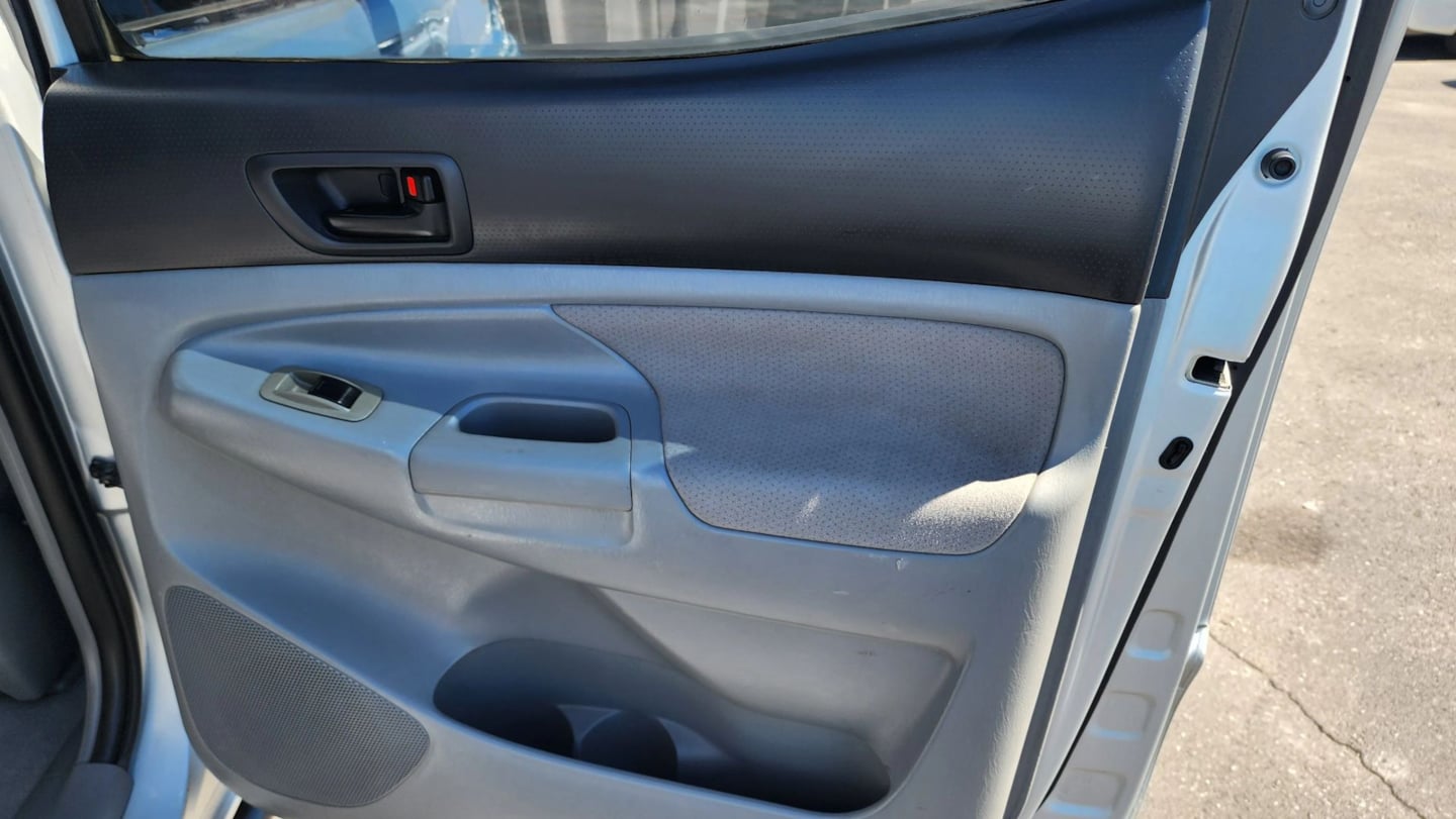 Toyota Tacoma photo 21