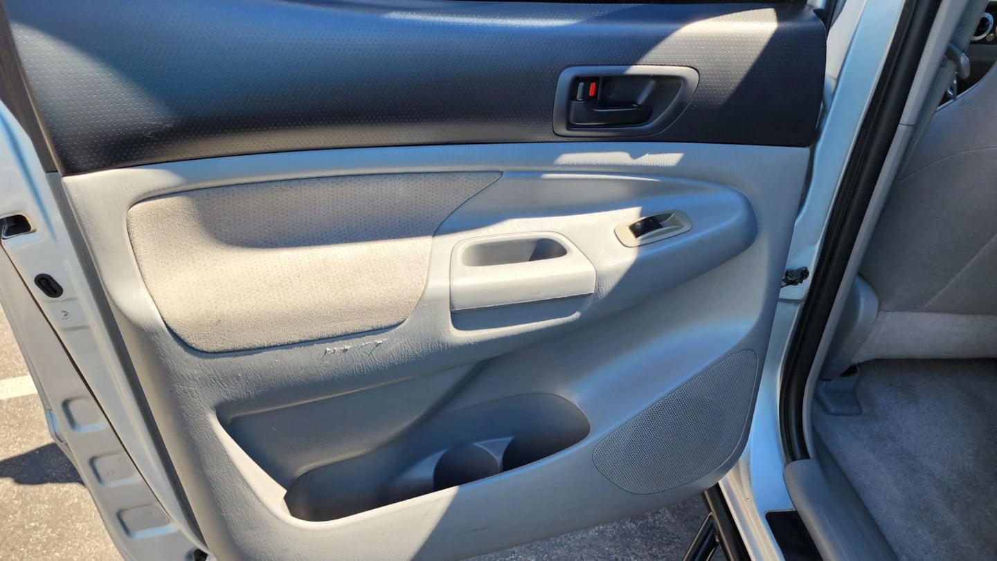 Toyota Tacoma photo 22