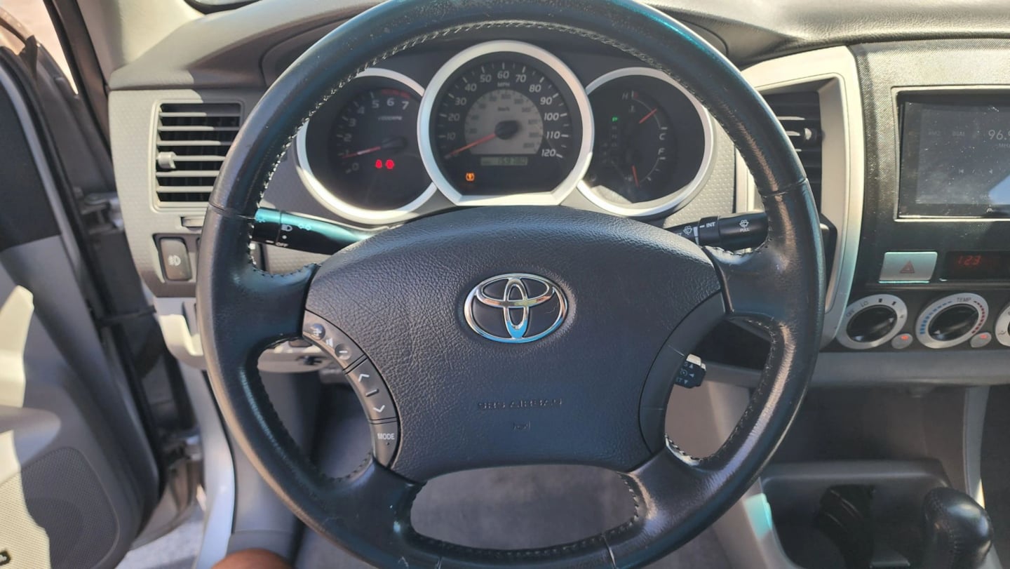 Toyota Tacoma photo 26