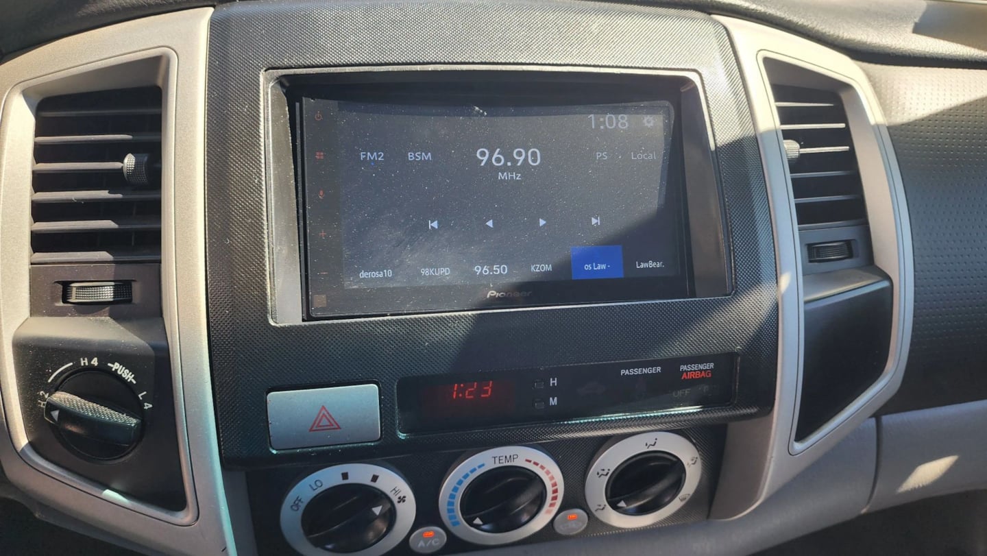 Toyota Tacoma photo 27