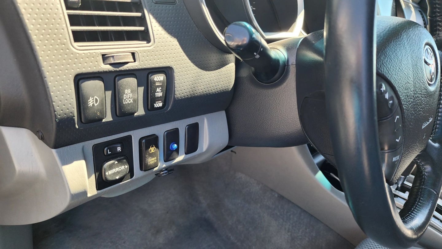 Toyota Tacoma photo 32