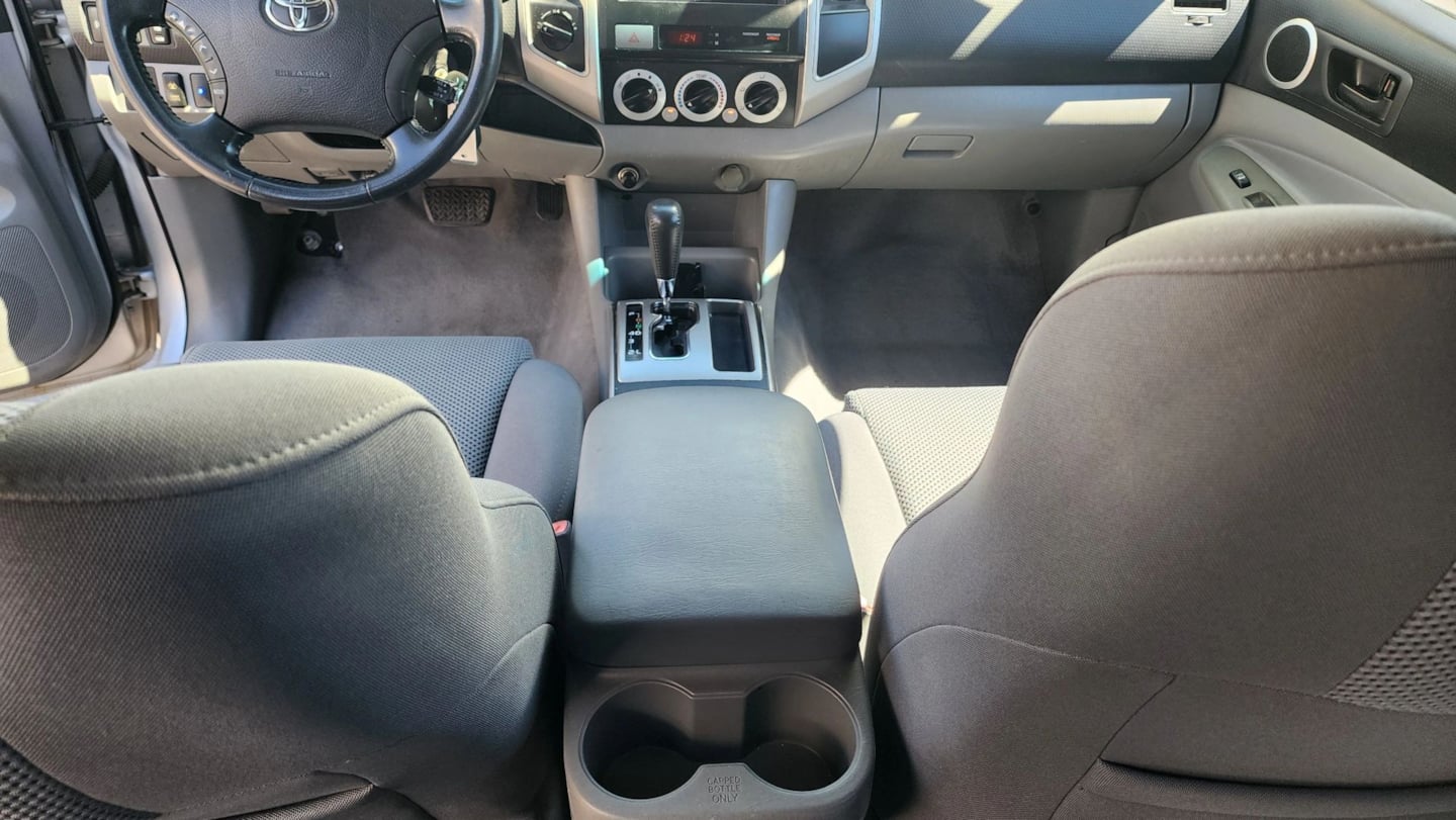 Toyota Tacoma photo 35