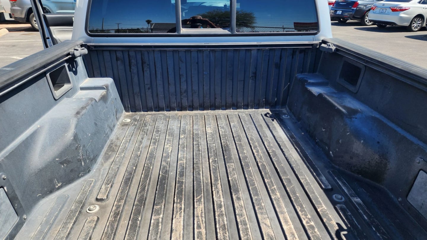 Toyota Tacoma photo 38