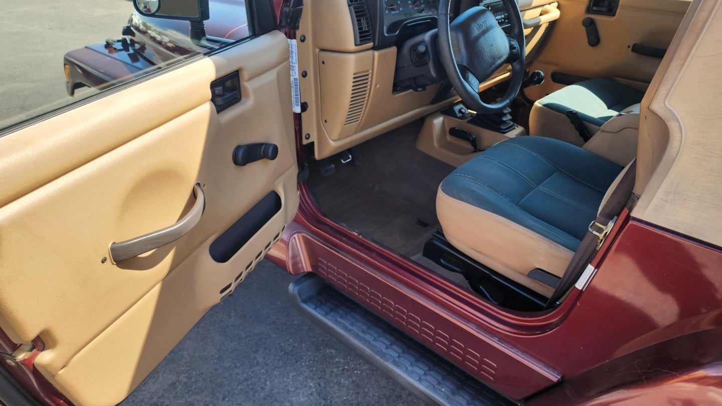 Jeep Wrangler photo 10